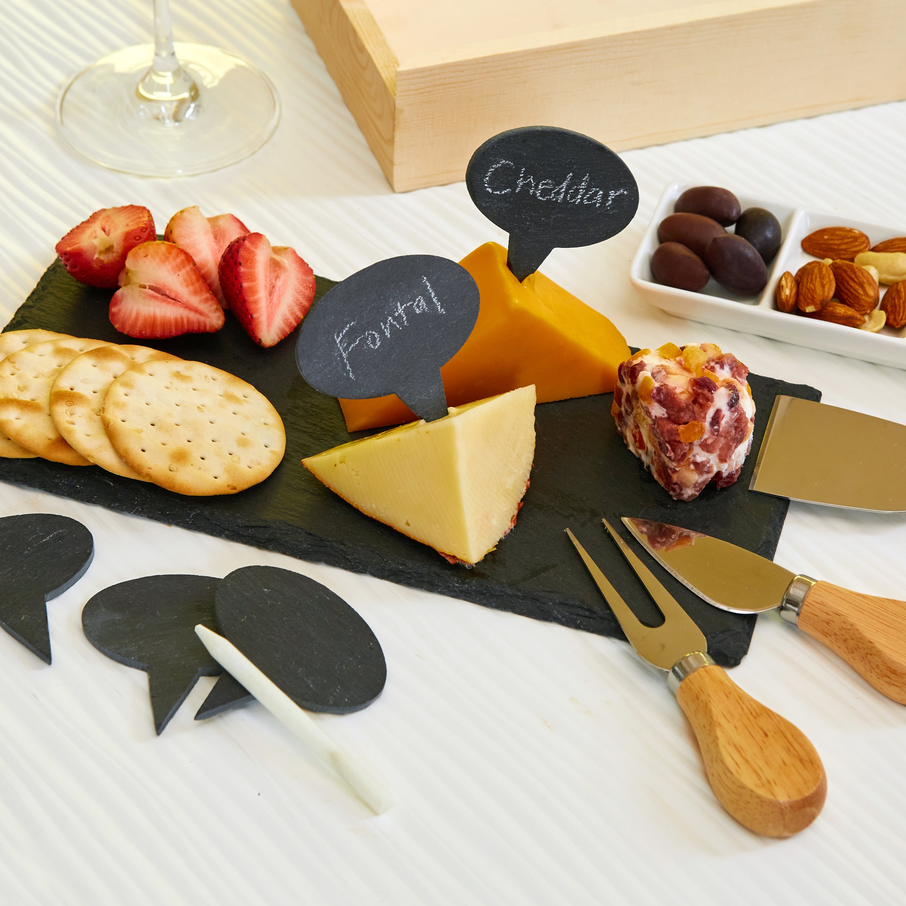 CHS11_Cheese-Board-Box-Set_Action_2