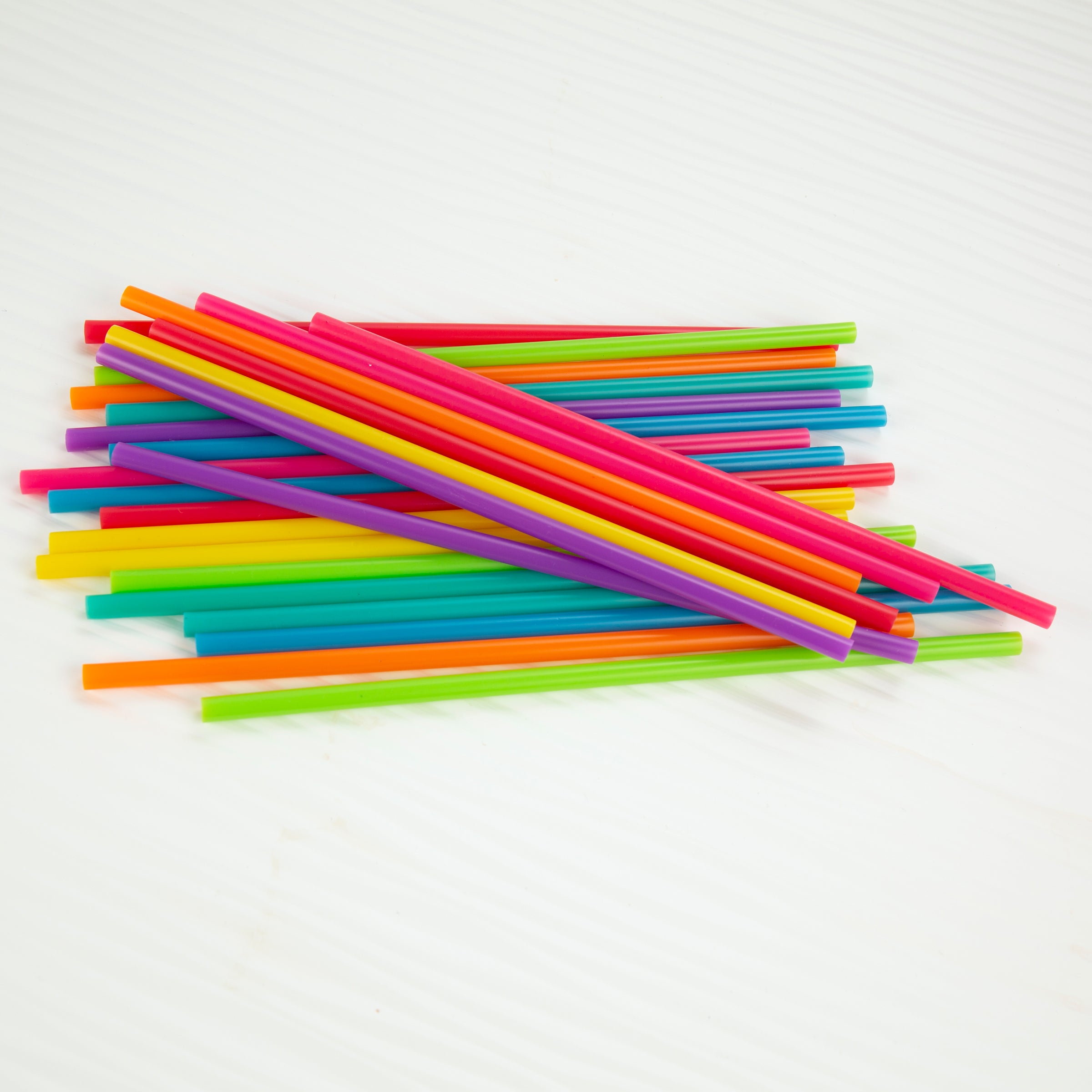 CU266_8BrightColorReusableStraws_action_2