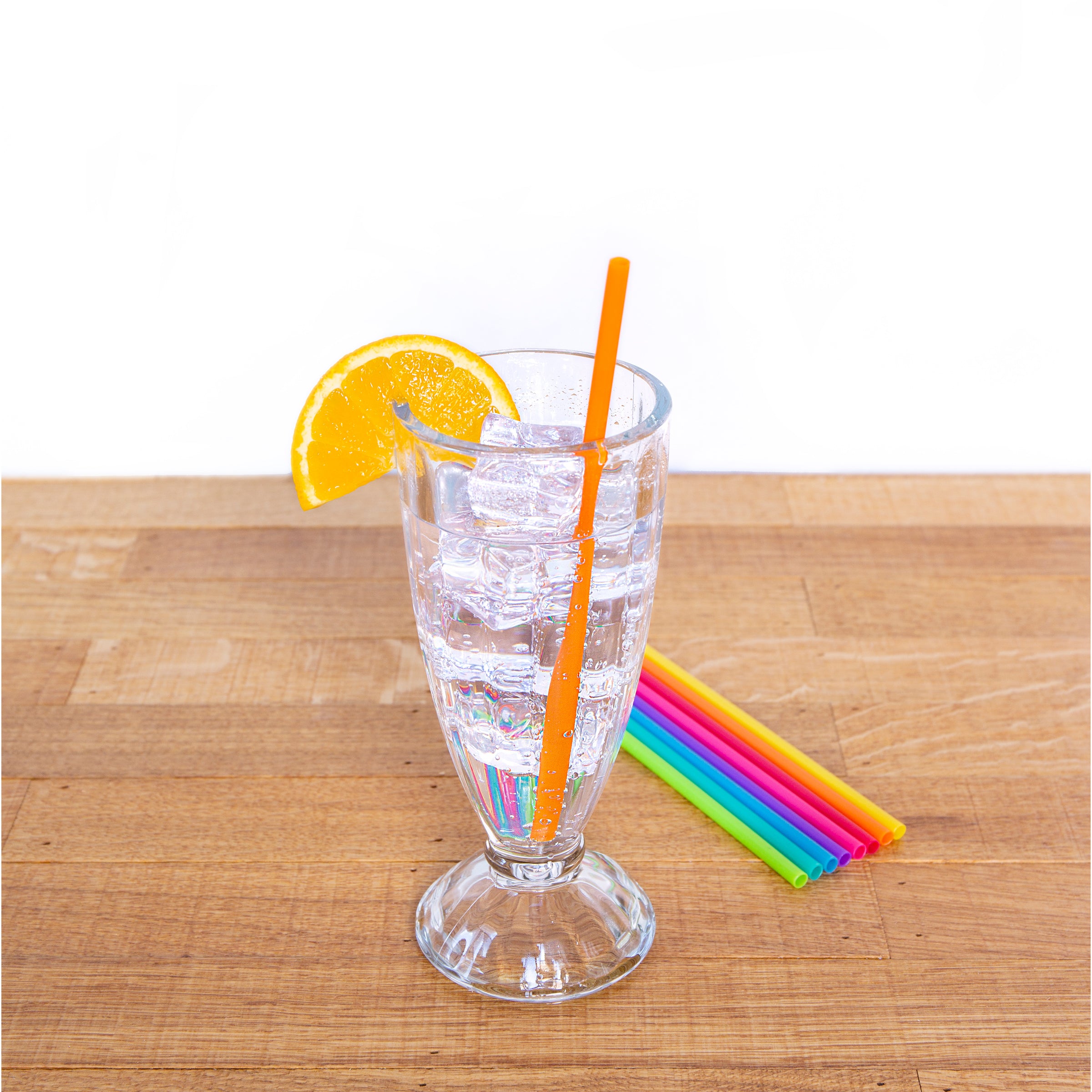 CU266_8BrightColorReusableStraws_action_79282608-c34f-4e89-91d2-855b59af0065