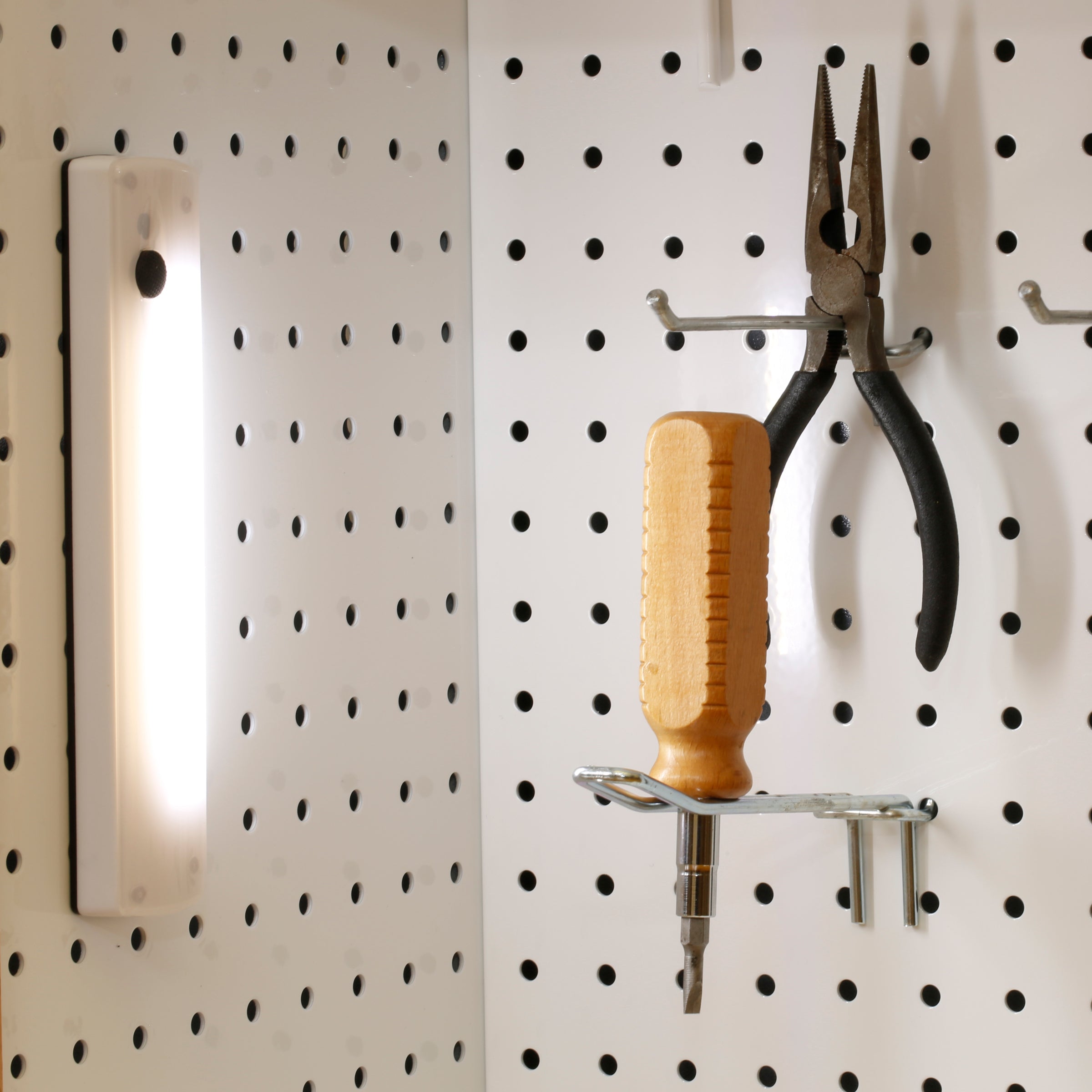 LP87-CABINET-LIGHT_C8A4816